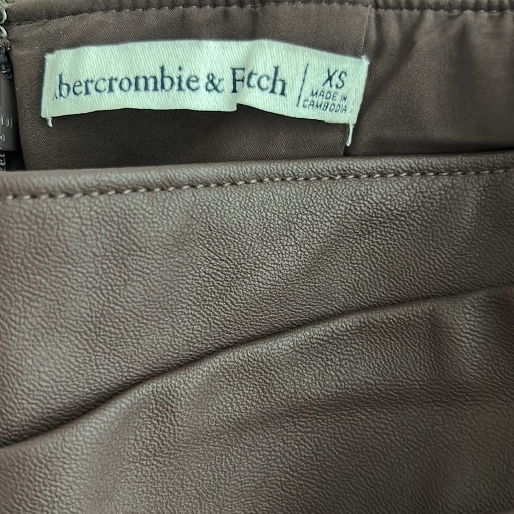 Abercrombie & Fitch Faux Leather Miniskirt - Size XS - Picture 3 of 5